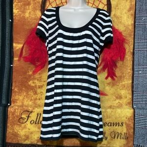 CHARLOTTE RUSSE-women’s short sleeve zebra striped midi sweater dress